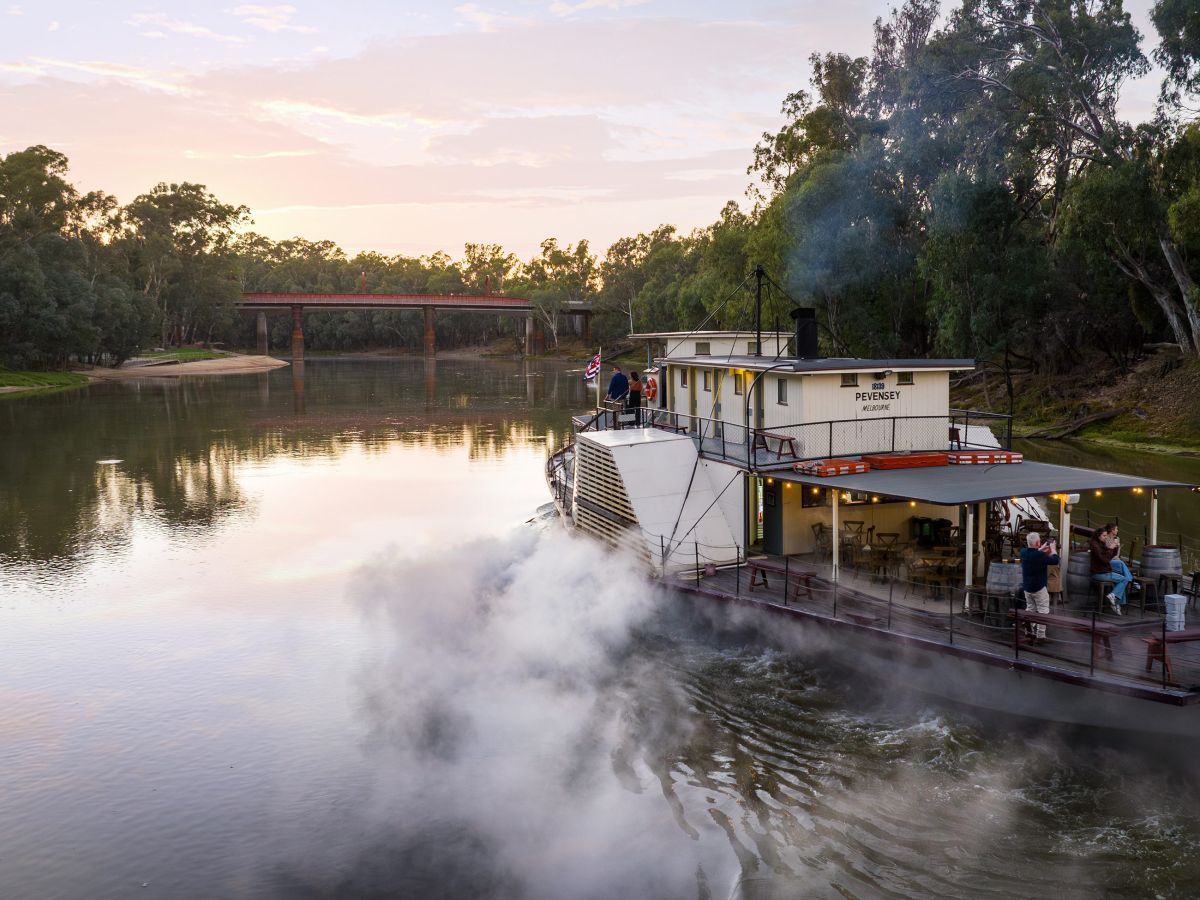PaddlesteamerS on the Murray River